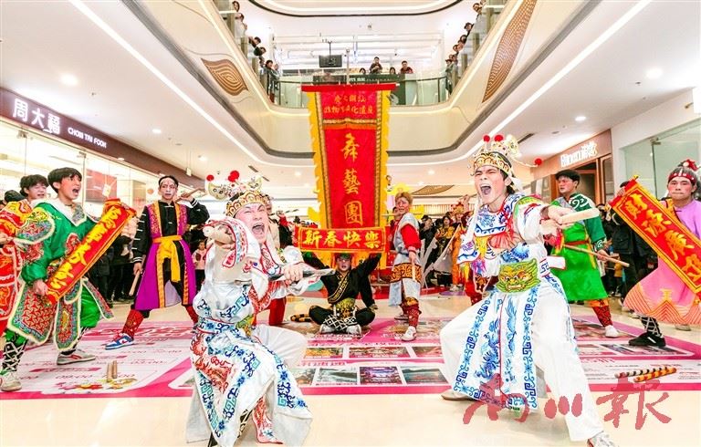 南川:春节市场“热起来” 货丰价稳“年味浓”