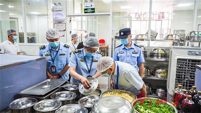 南川:部门联合检查考点食堂 筑牢食品安全防线