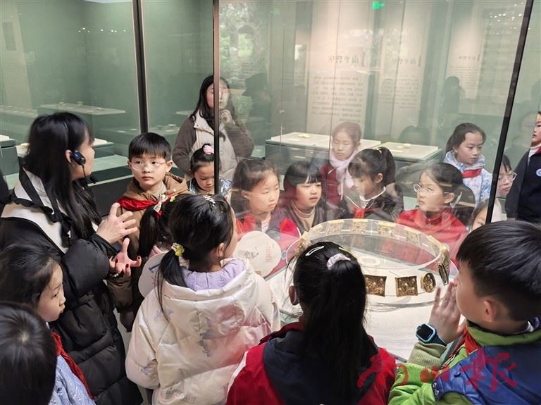 南川:学生“打卡”博物馆 延时课堂乐趣多