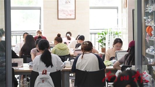 南川区图书馆成暑期学习“充电”场所