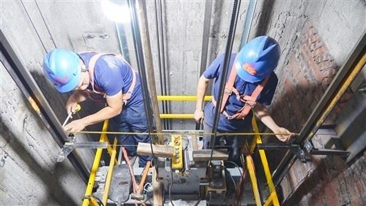 南川：77部老旧电梯“换新” 居民幸福感“一键直达”