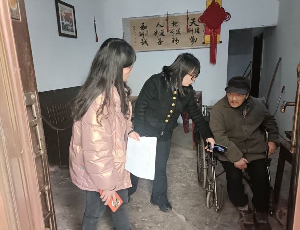 寒冬入户送安暖织牢一氧化碳“防护网”