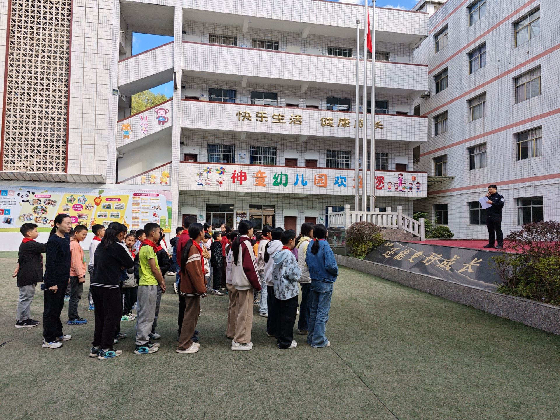 神童镇入校开展户外安全知识宣讲活动