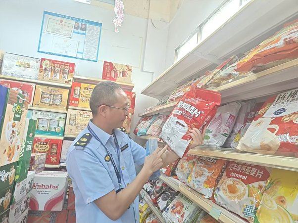 黎香湖镇开展食品安全专项检查筑牢群众“舌尖上的防线”