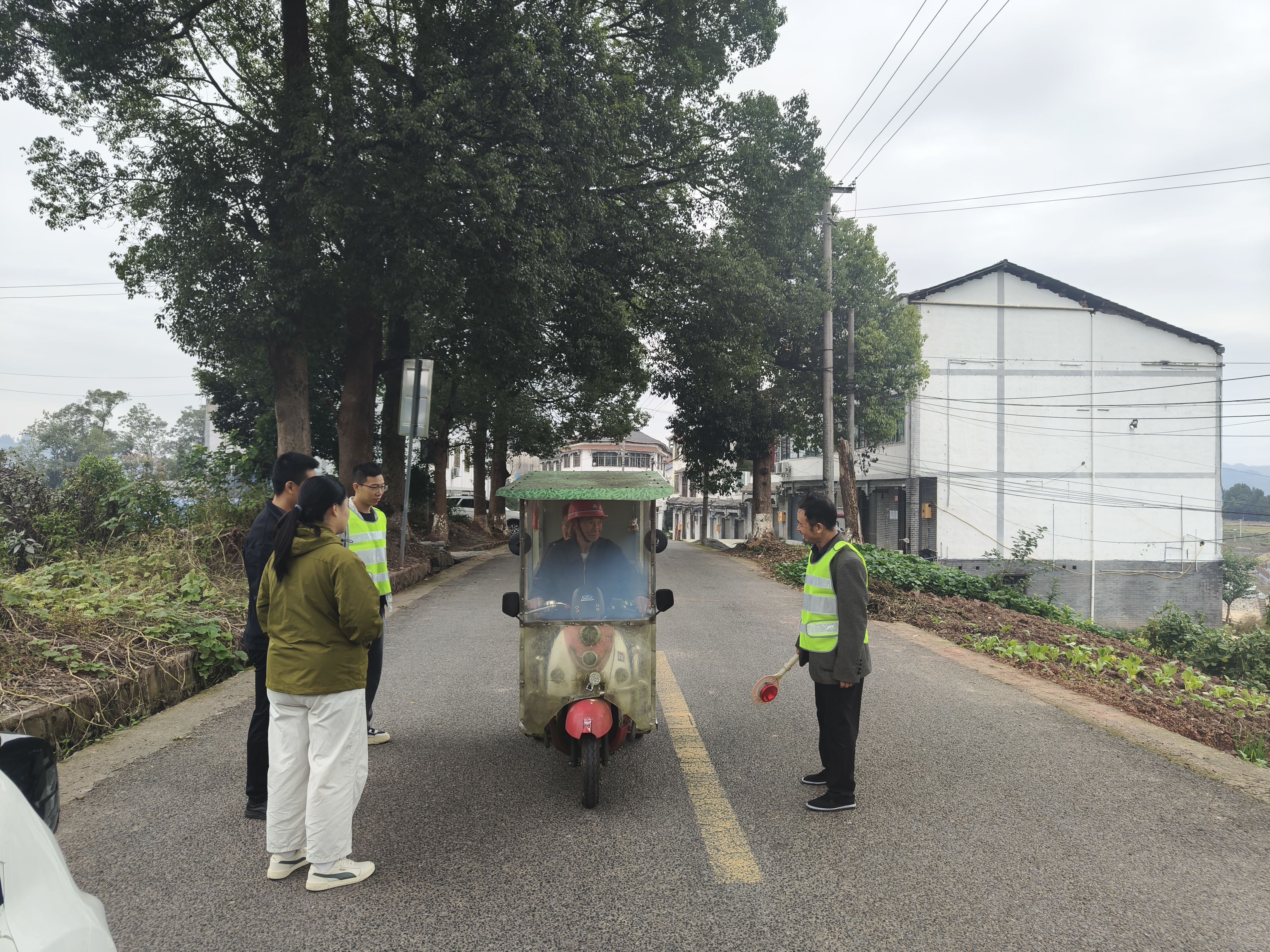 民主镇开展道路交通安全专项检查,筑牢群众出行安全防线