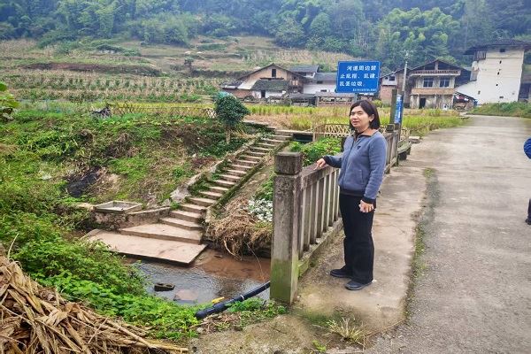 乾丰镇开展河道巡查筑牢水生态防线