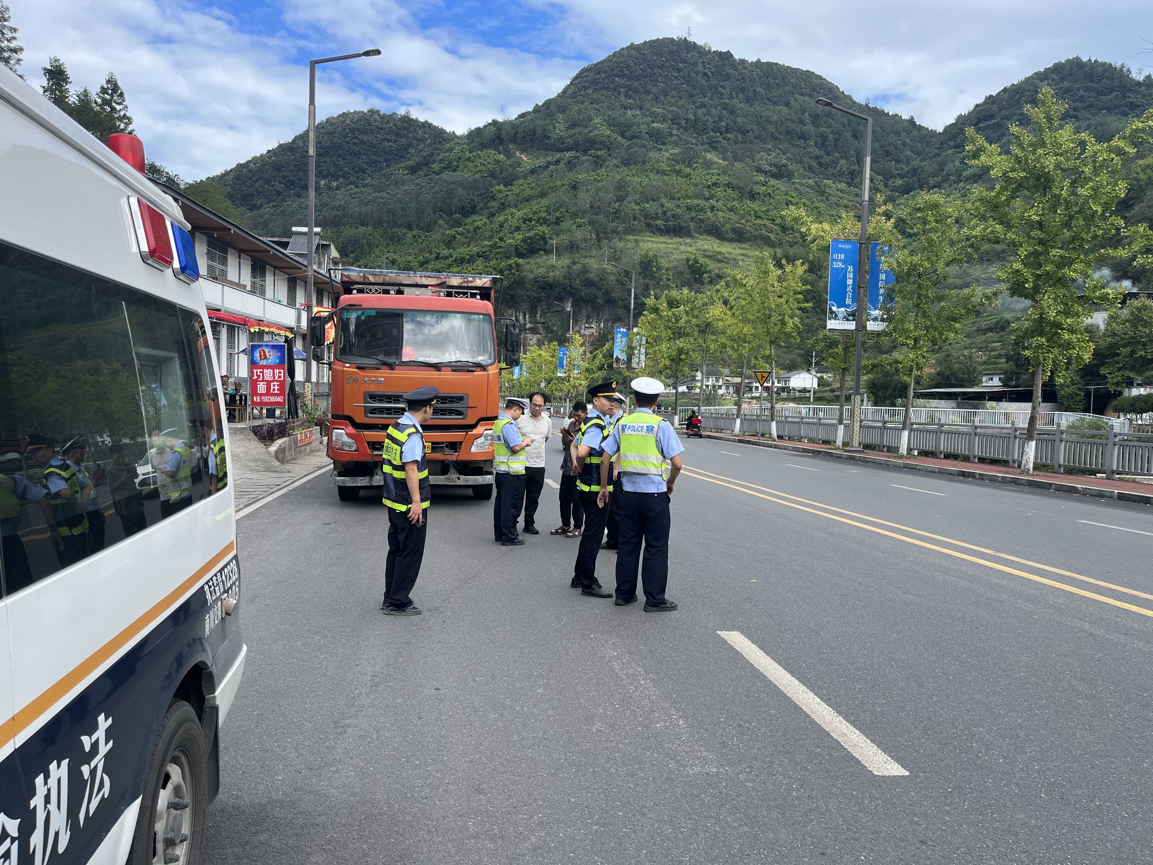 南城街道开展道路交通安全联合执法检查