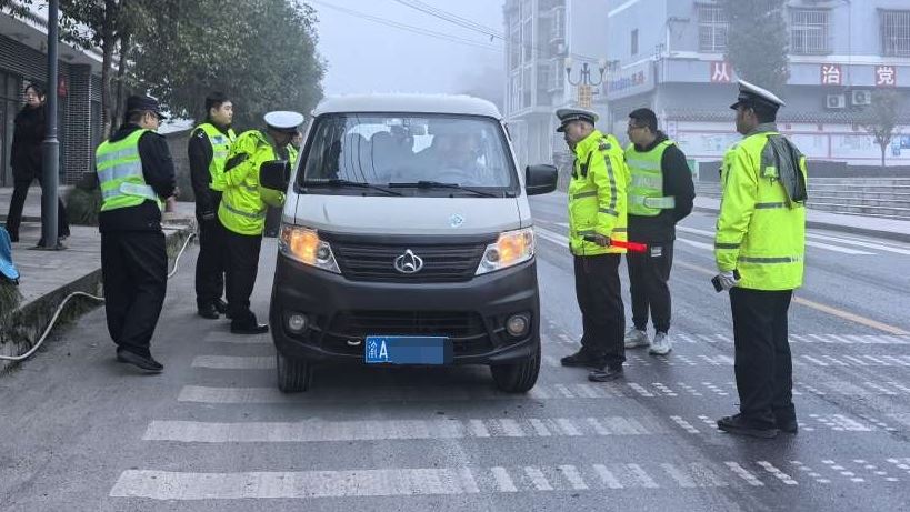 南平镇联合开展岁末年初道路交通安全专项整治行动