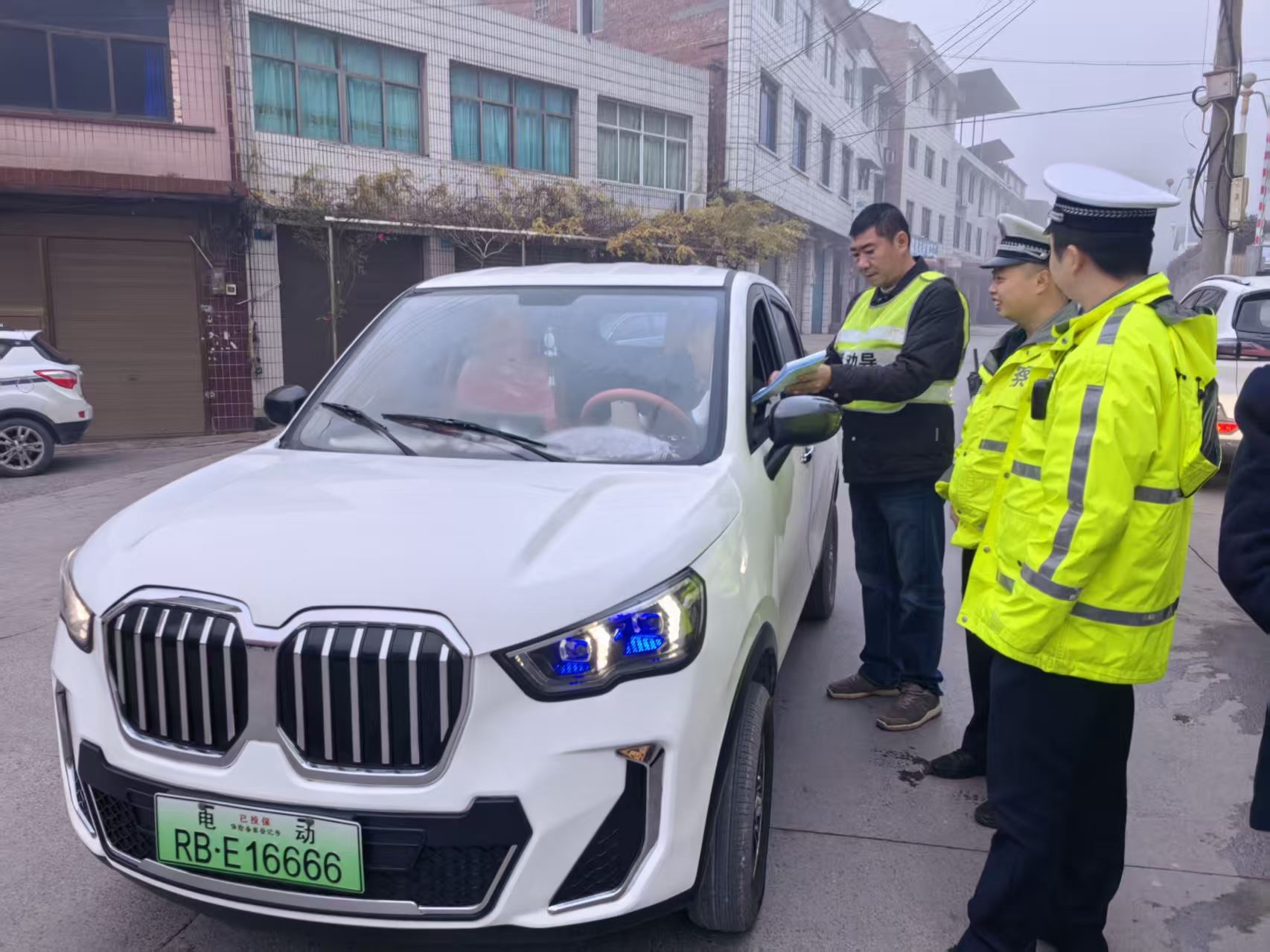 神童镇开展片区道路交通安全联合执法行动