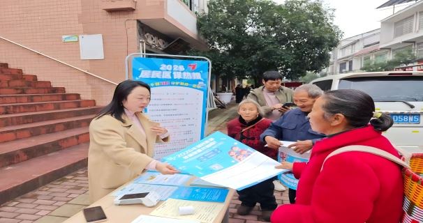 医保参保缴费宣讲忙，筑牢群众“健康防线”