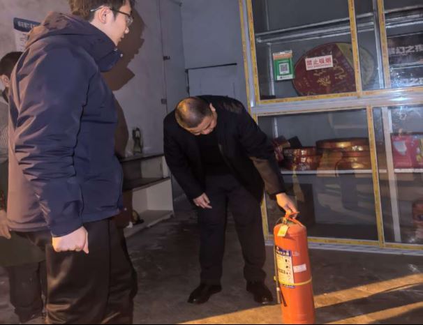夜查消防安全筑牢厂房“防火墙”