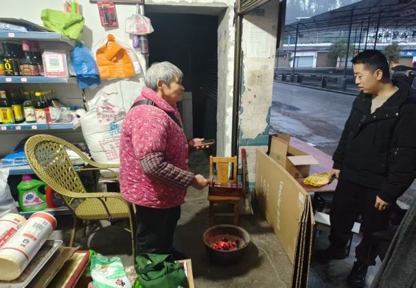 夜查除隐患防火于未“燃”