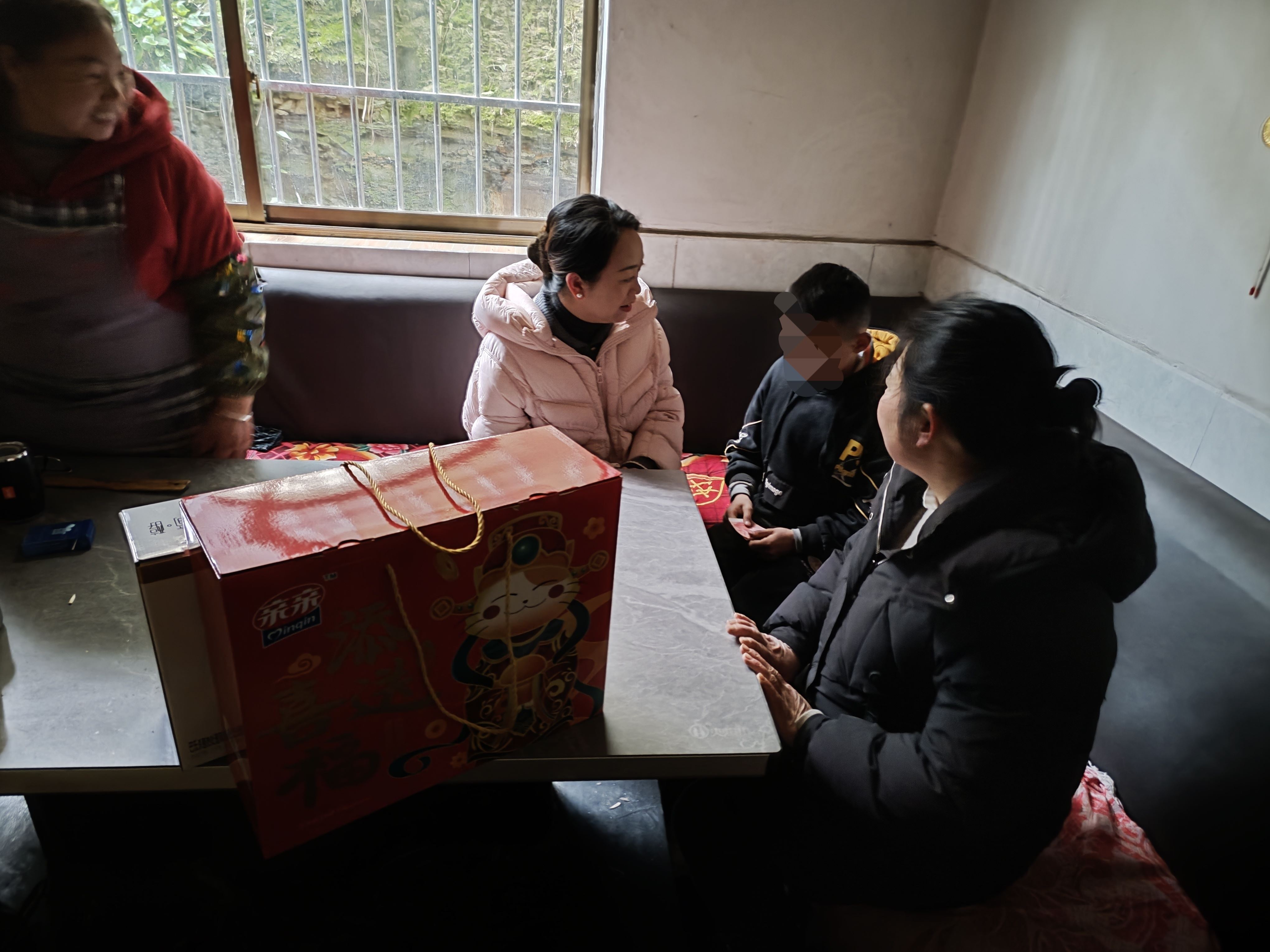 大有镇春节前夕慰问困境儿童