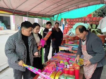 强化春节值班值守筑牢烟花爆竹安全防线