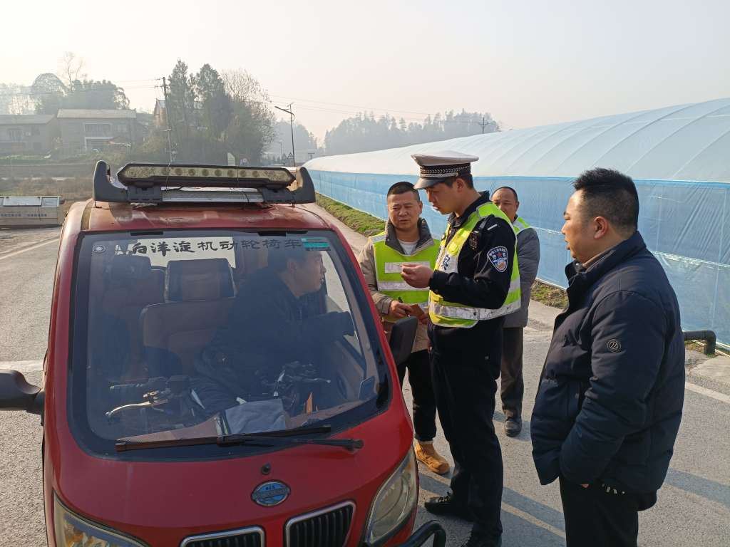 河图镇开展道路交通安全执法行动