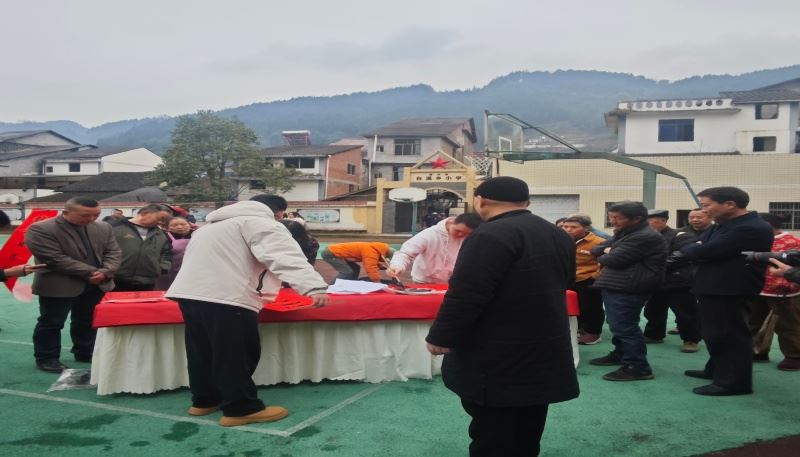 合溪镇：墨香迎新春春联送福暖