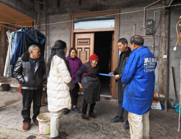 火灾防控不松懈敲门入户护平安