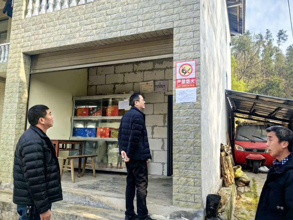 春节期间强化值班检查筑牢烟花爆竹“安全关”