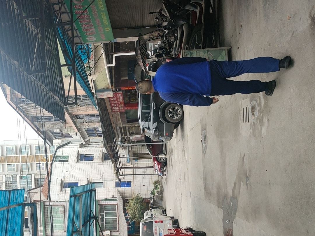 南平镇开展场镇违建巡查工作