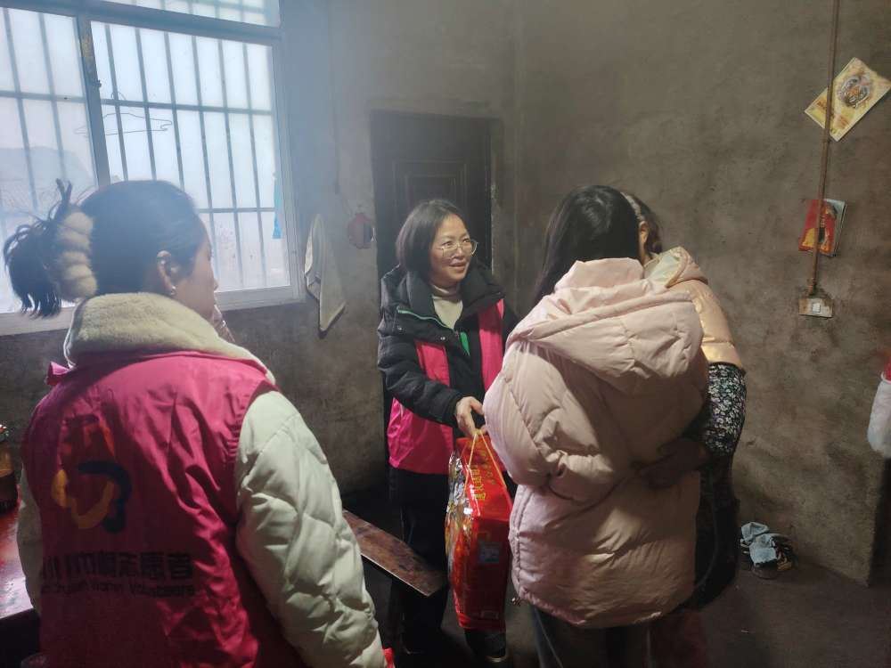 庆元镇开展春节温暖行动