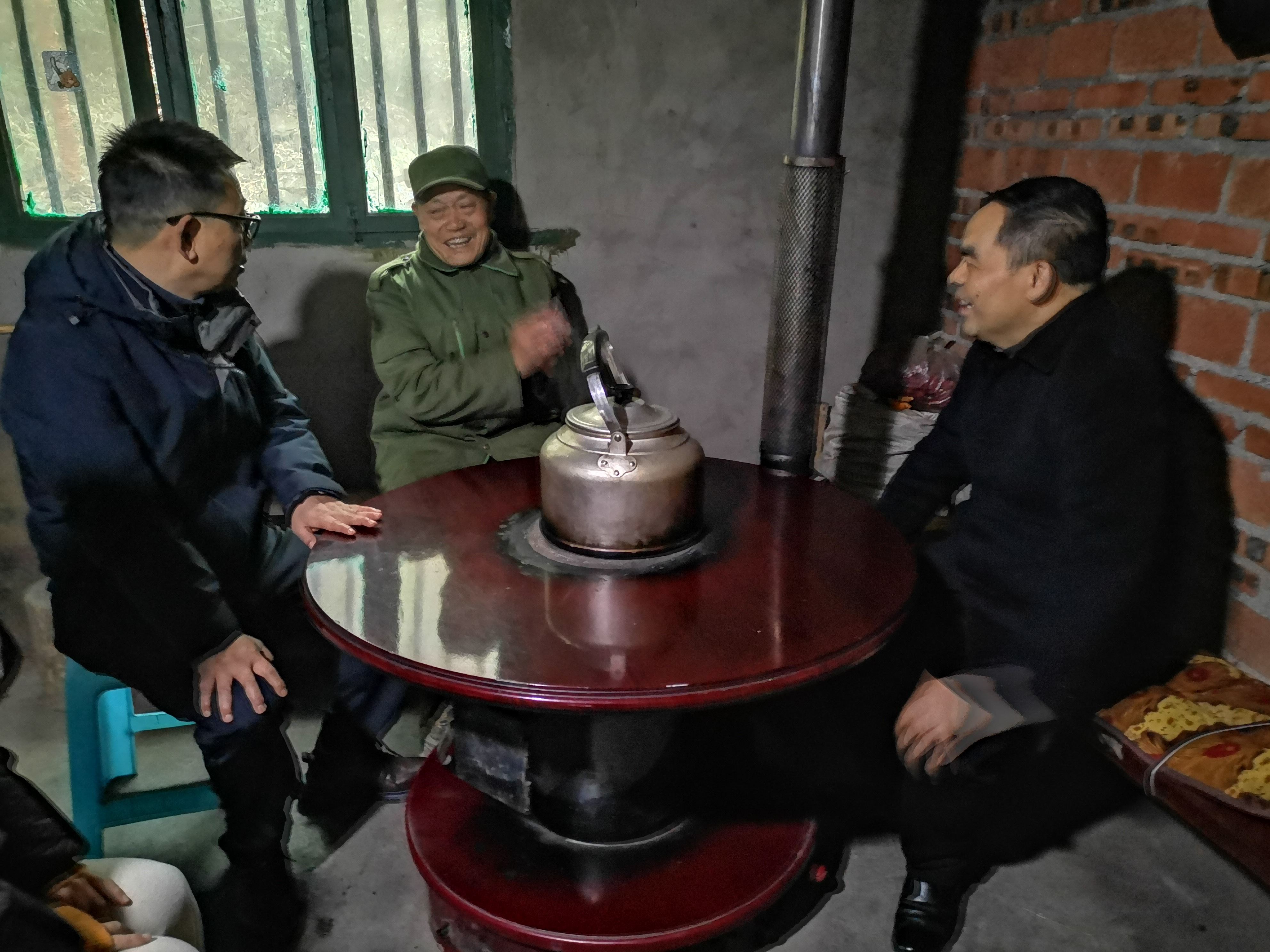 德隆镇开展走访慰问困难群体