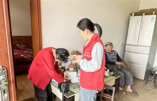 南川：“银发无忧”服务上门 网格员贴心破解老人“急难愁”