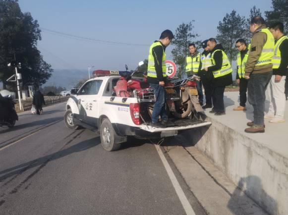 冷水关镇开展片区道路交通安全联合执法行动